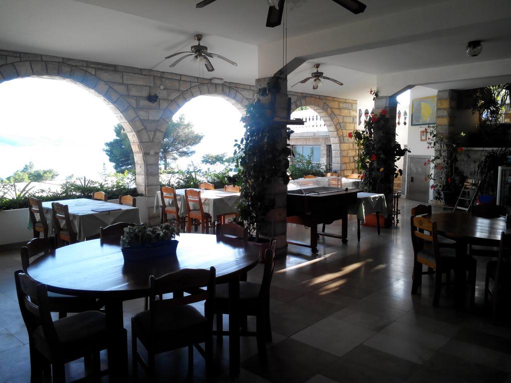 Villa Ljetni San Омиш Экстерьер фото