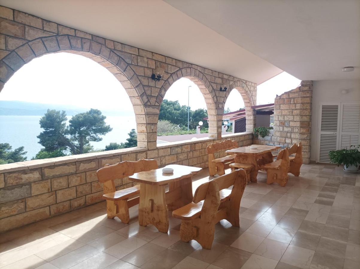 Villa Ljetni San Омиш Экстерьер фото